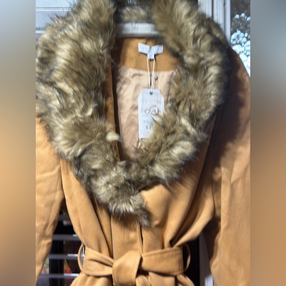 NWT Ivy City Women's Camel color Coat with Faux Fur Collar - Picture 5 of 12